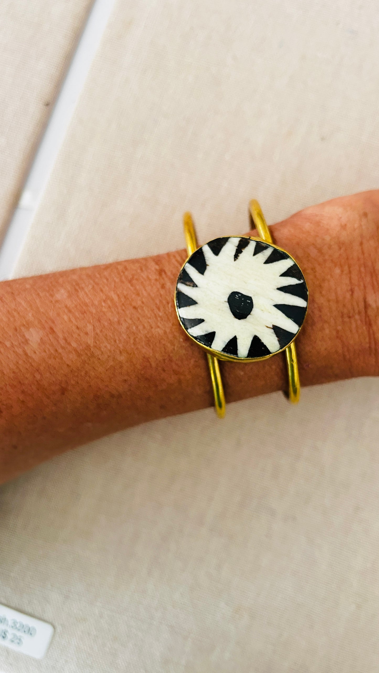 Brazaletes brass y hueso