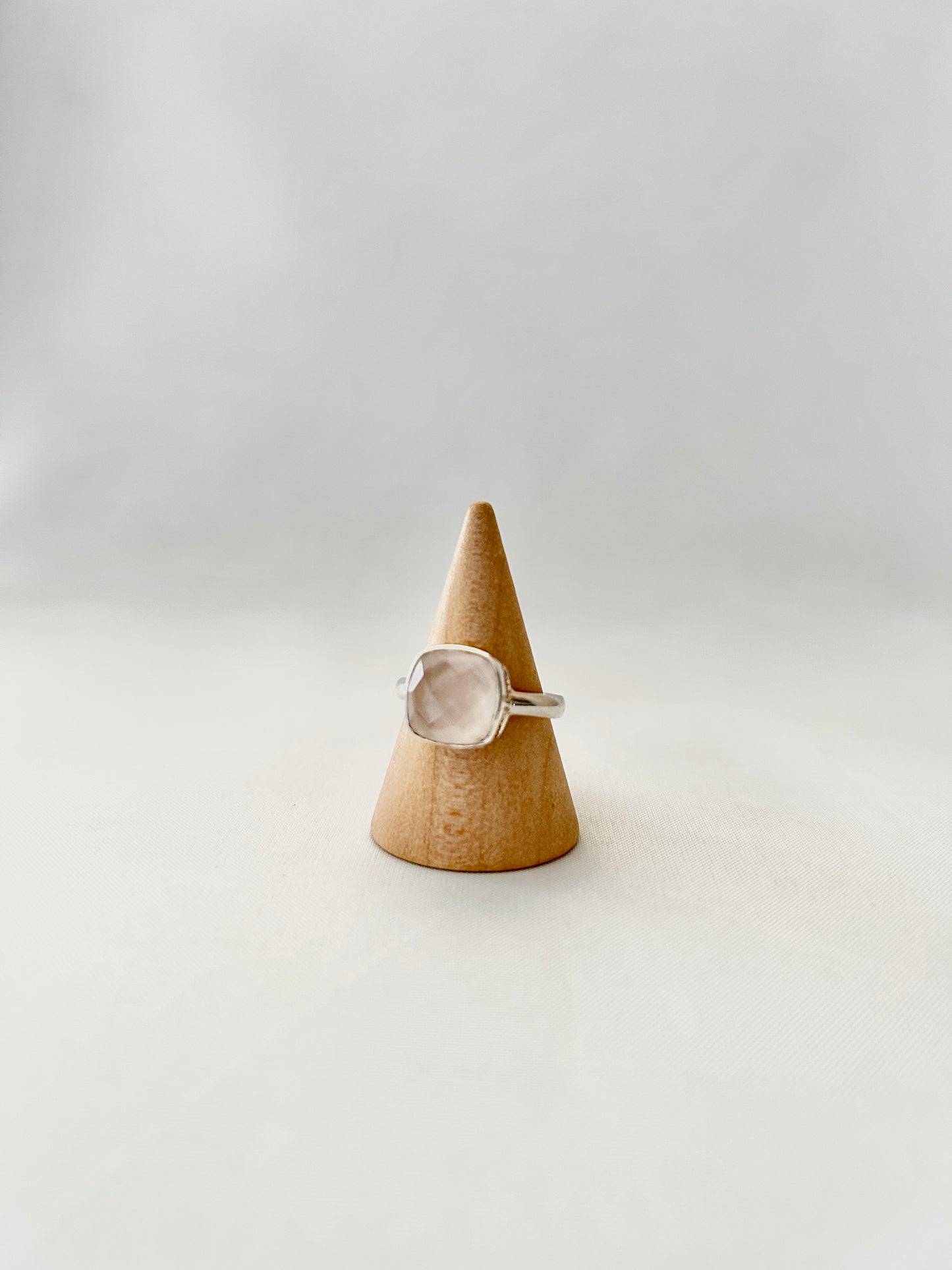 Anillo cuarzo rosa cuadradito