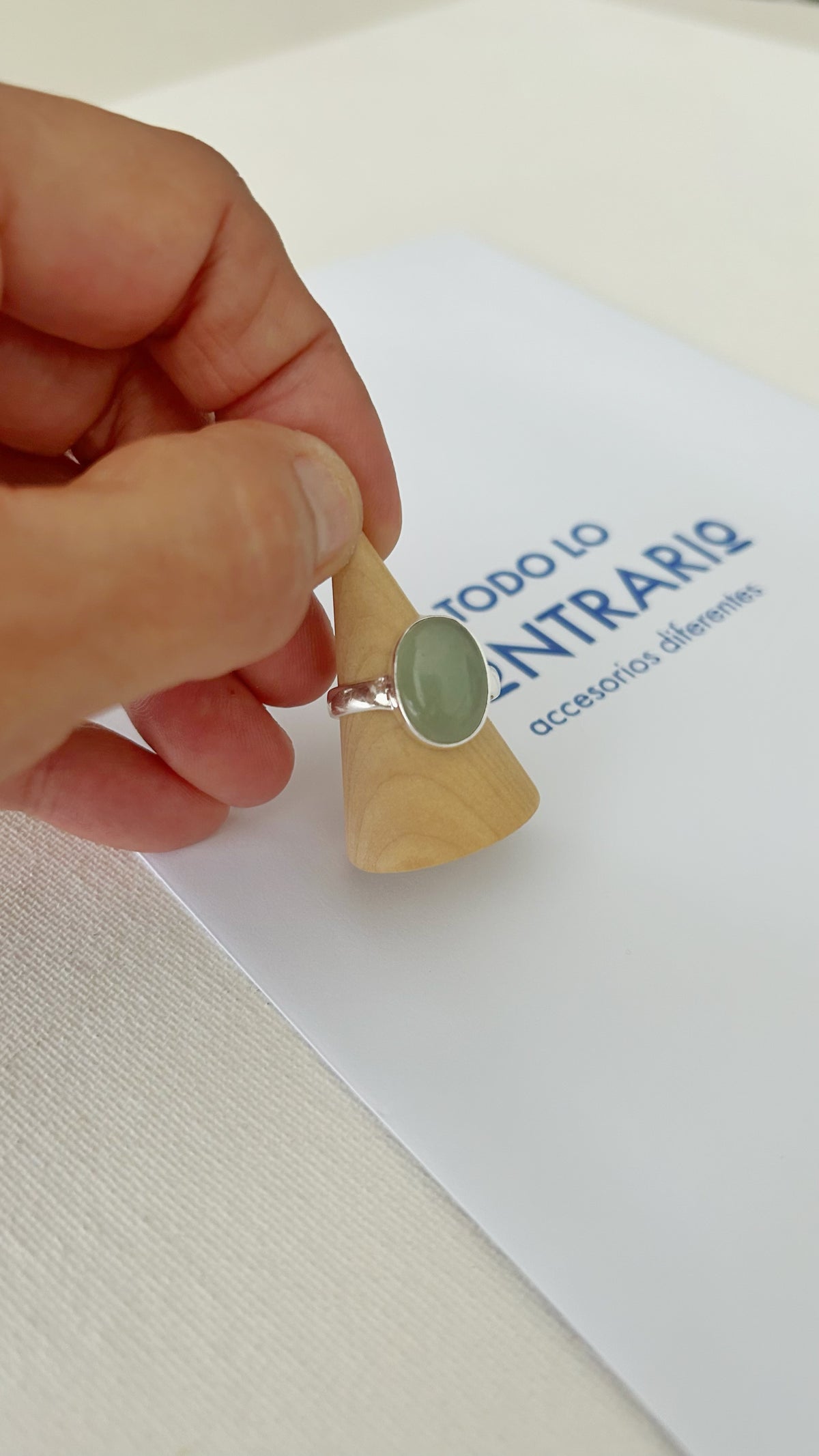 Anillo oval aguamarina