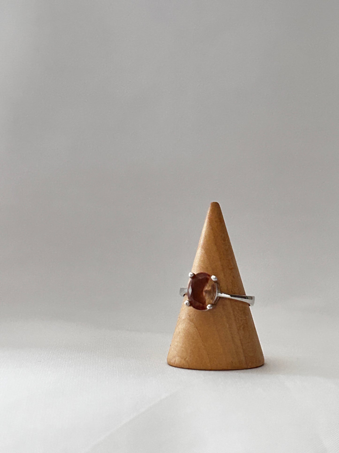 Anillo solitario sultanita rectangular