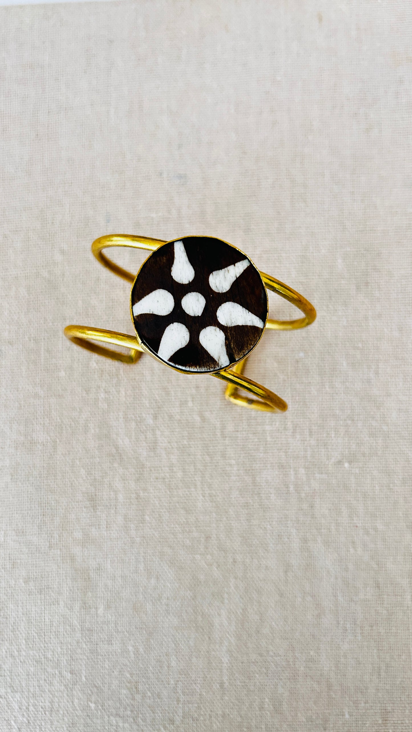 Brazaletes brass y hueso