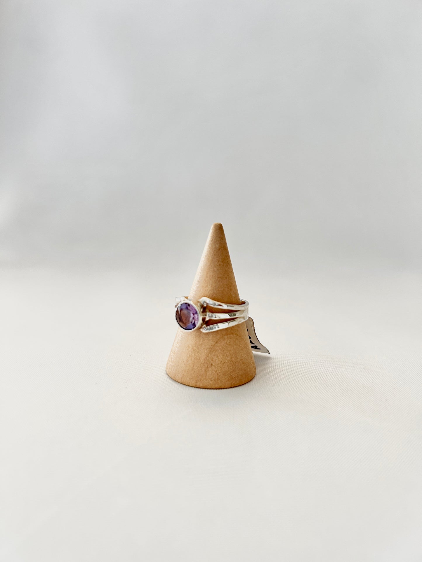 Anillo solitario redondo Amatista