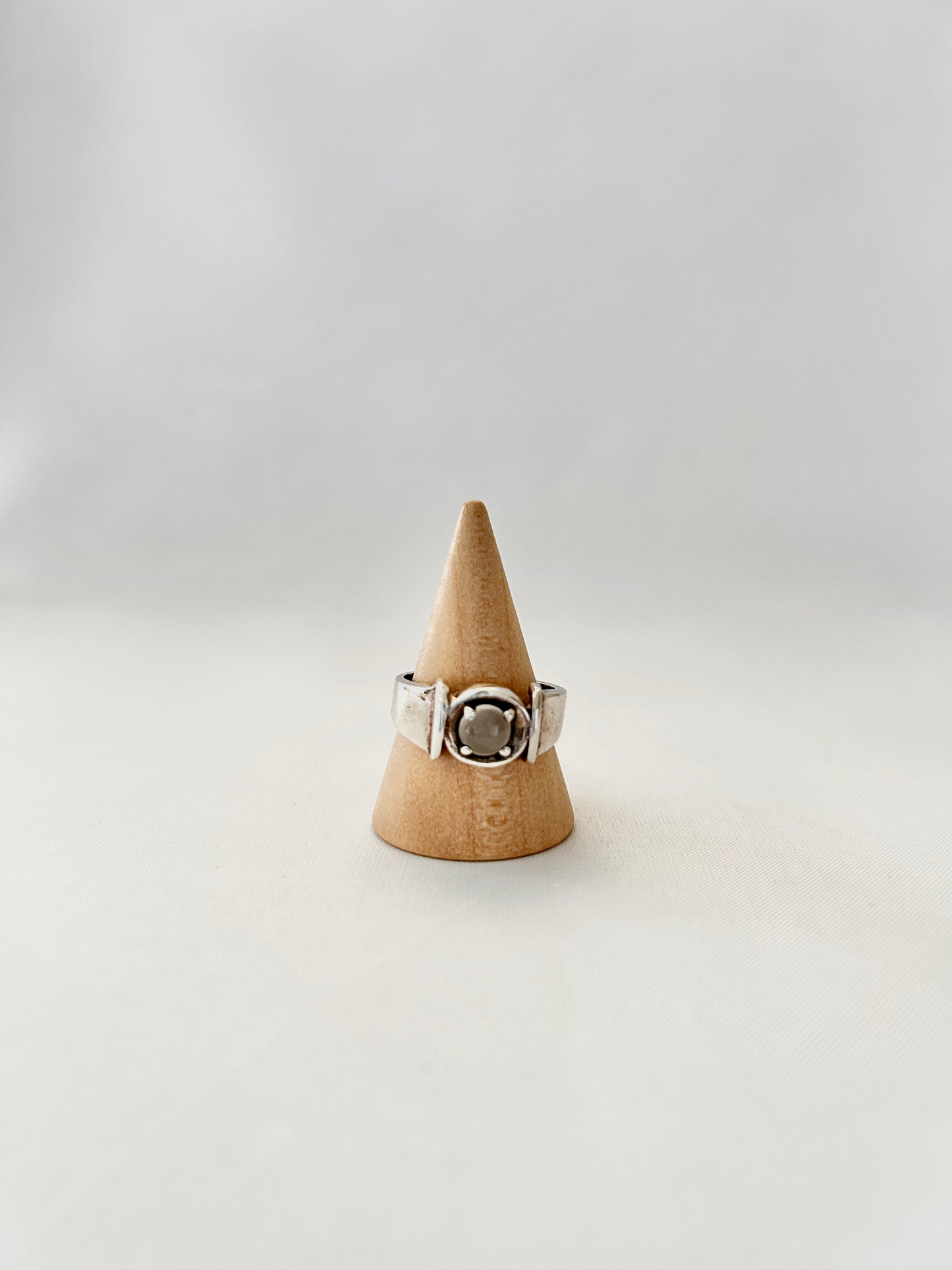 Anillo banda cuarzo rosa