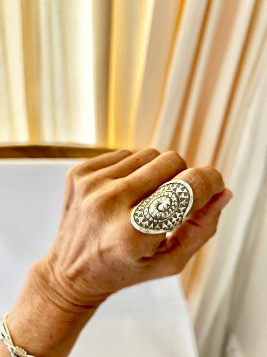 Baguette carved ring