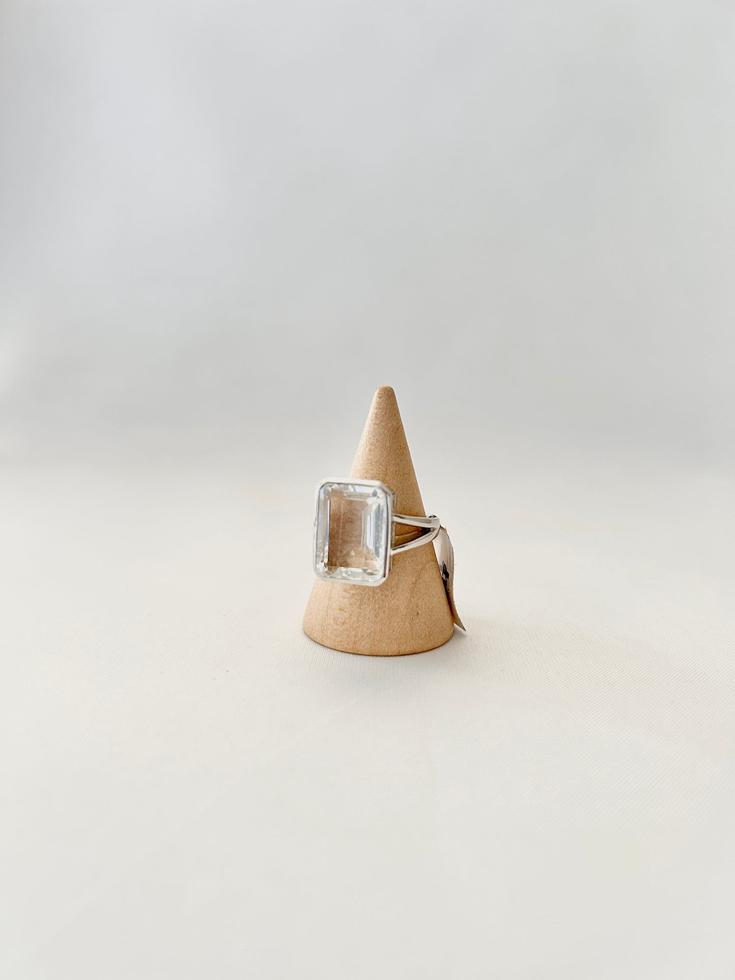 Anillo rectangular zircon