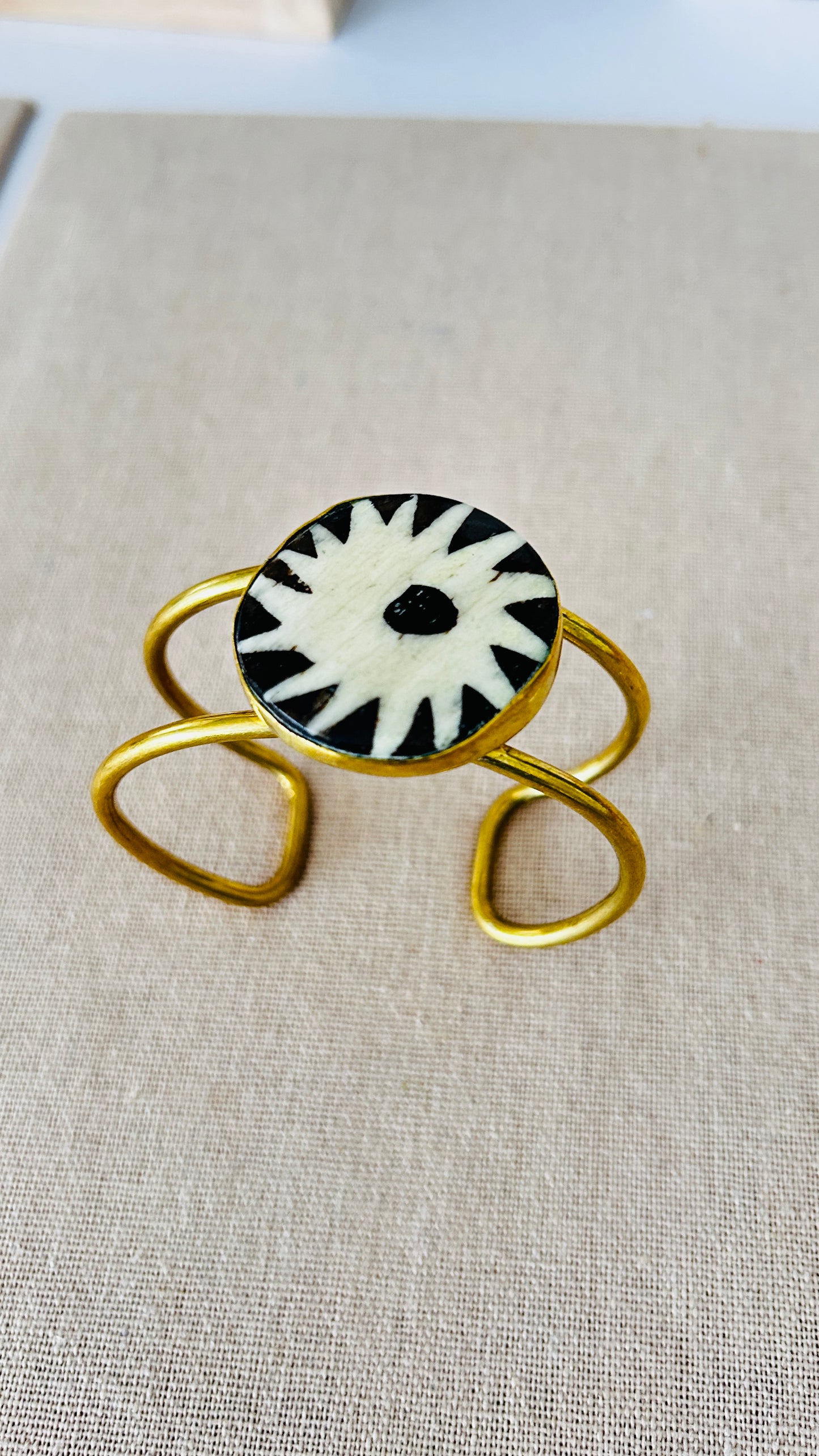 Brazaletes brass y hueso
