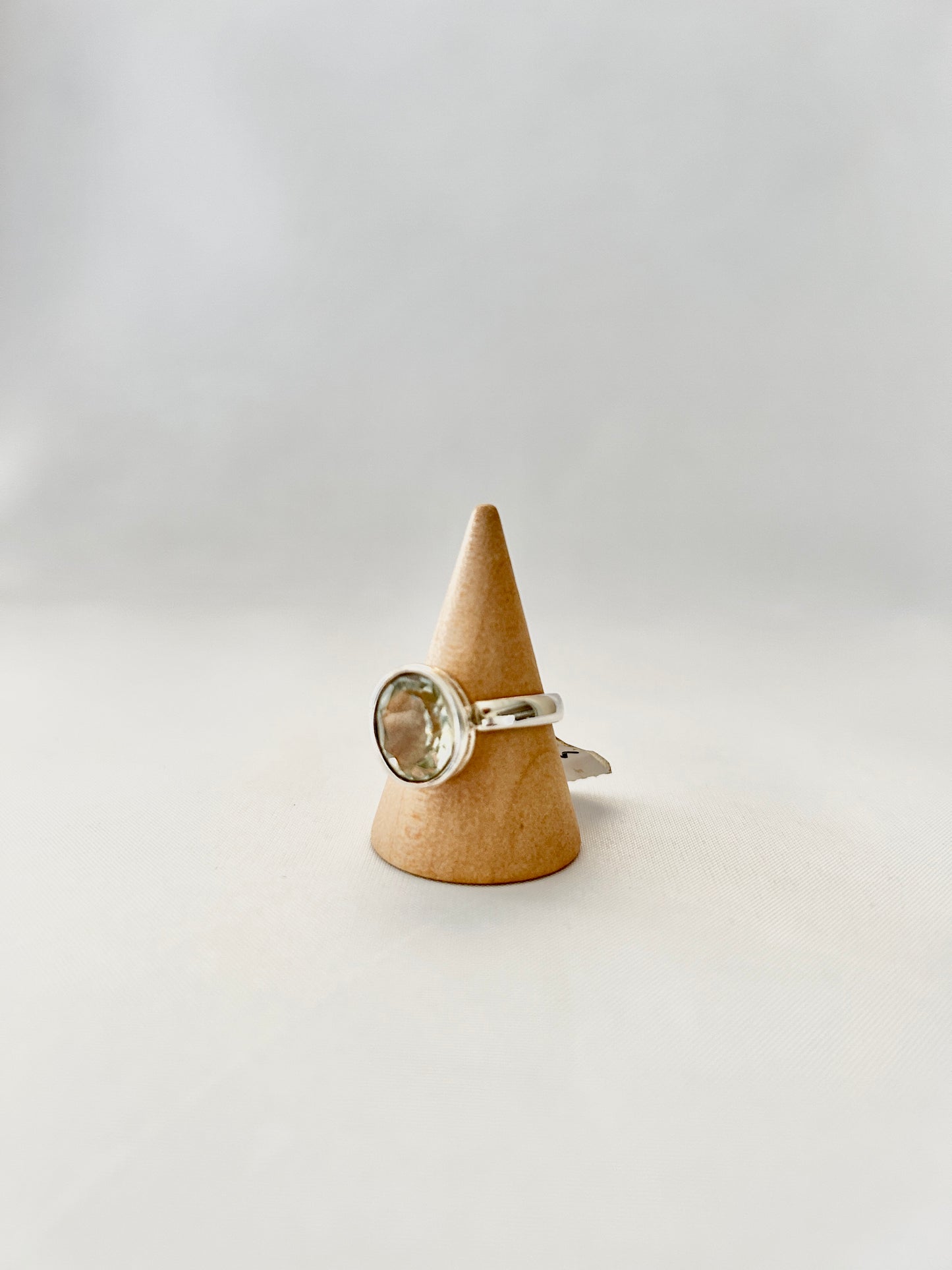 Anillo oval amatista verde