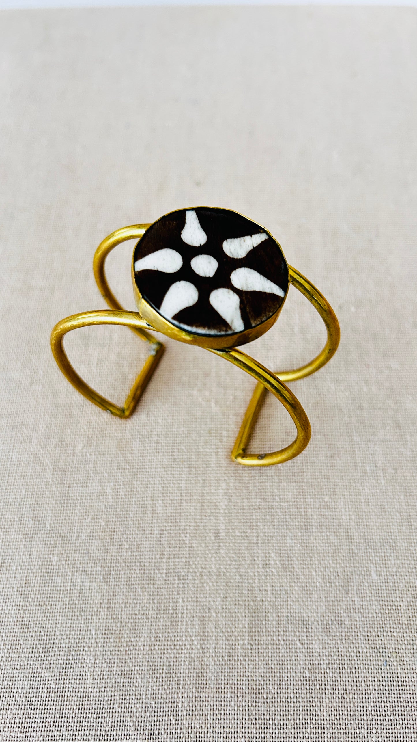 Brazaletes brass y hueso