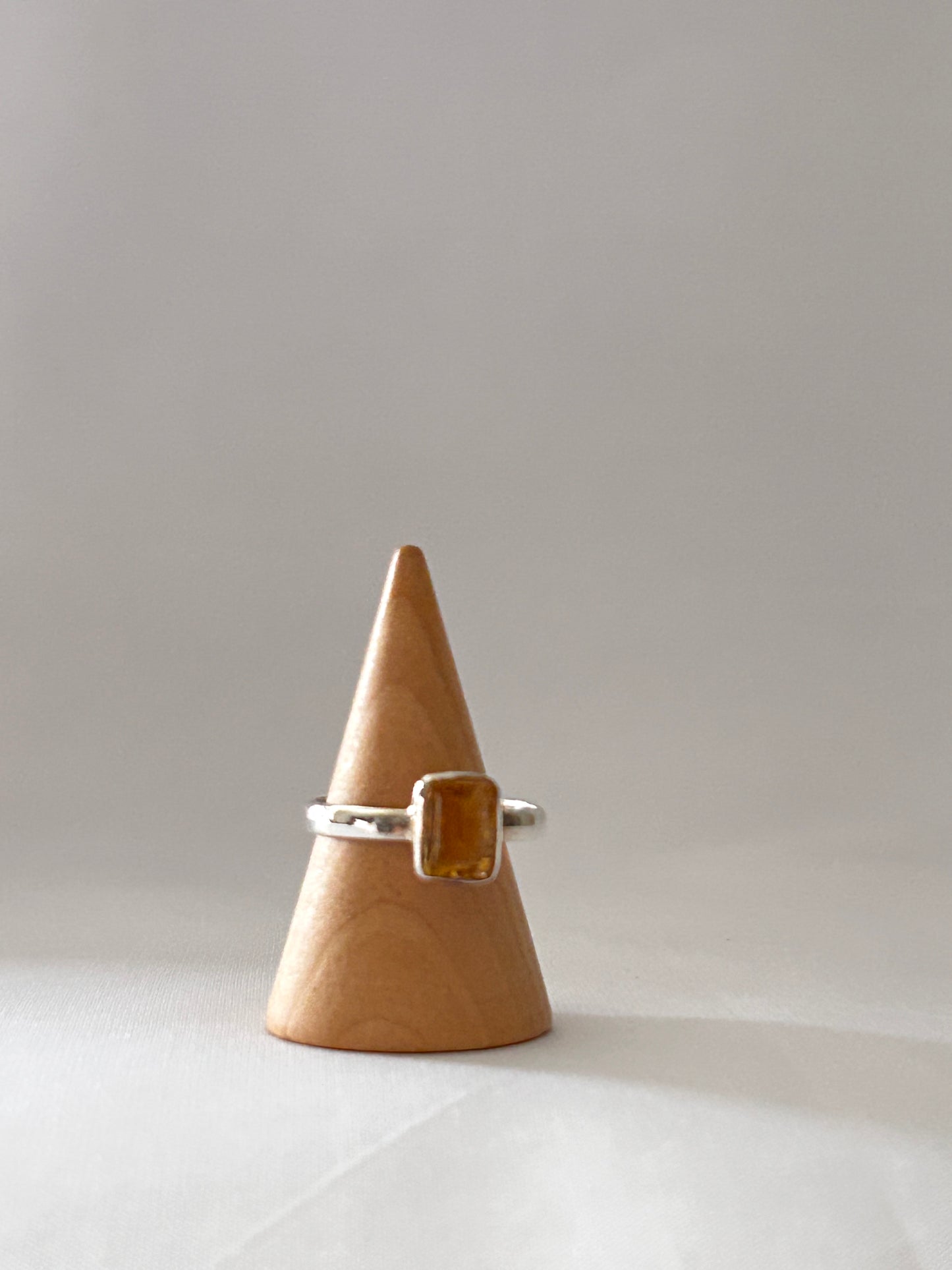Anillo solitario citrino mini