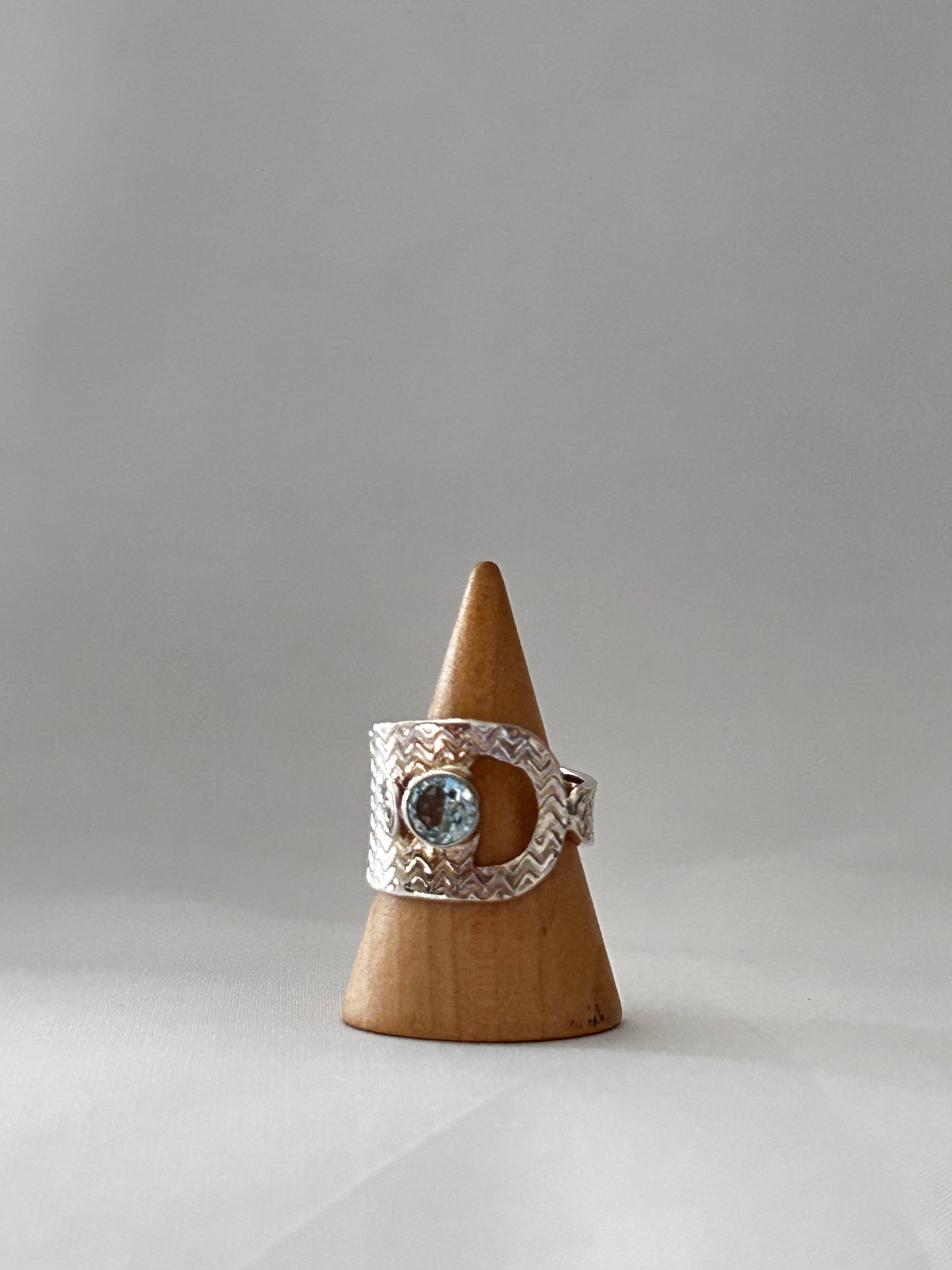Anillo banda topacio