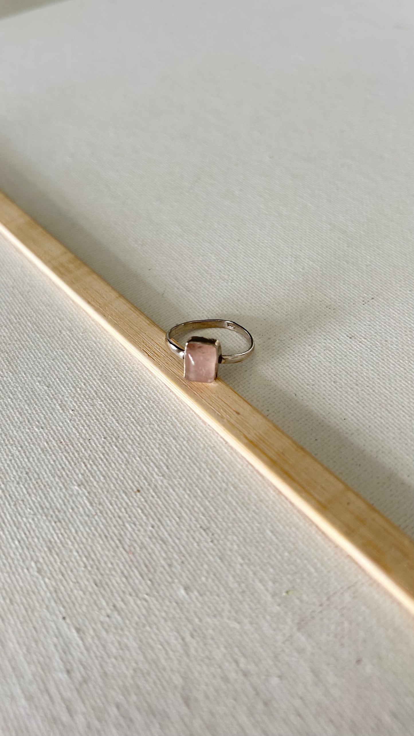 Anillo plata y cuarzo rosa
