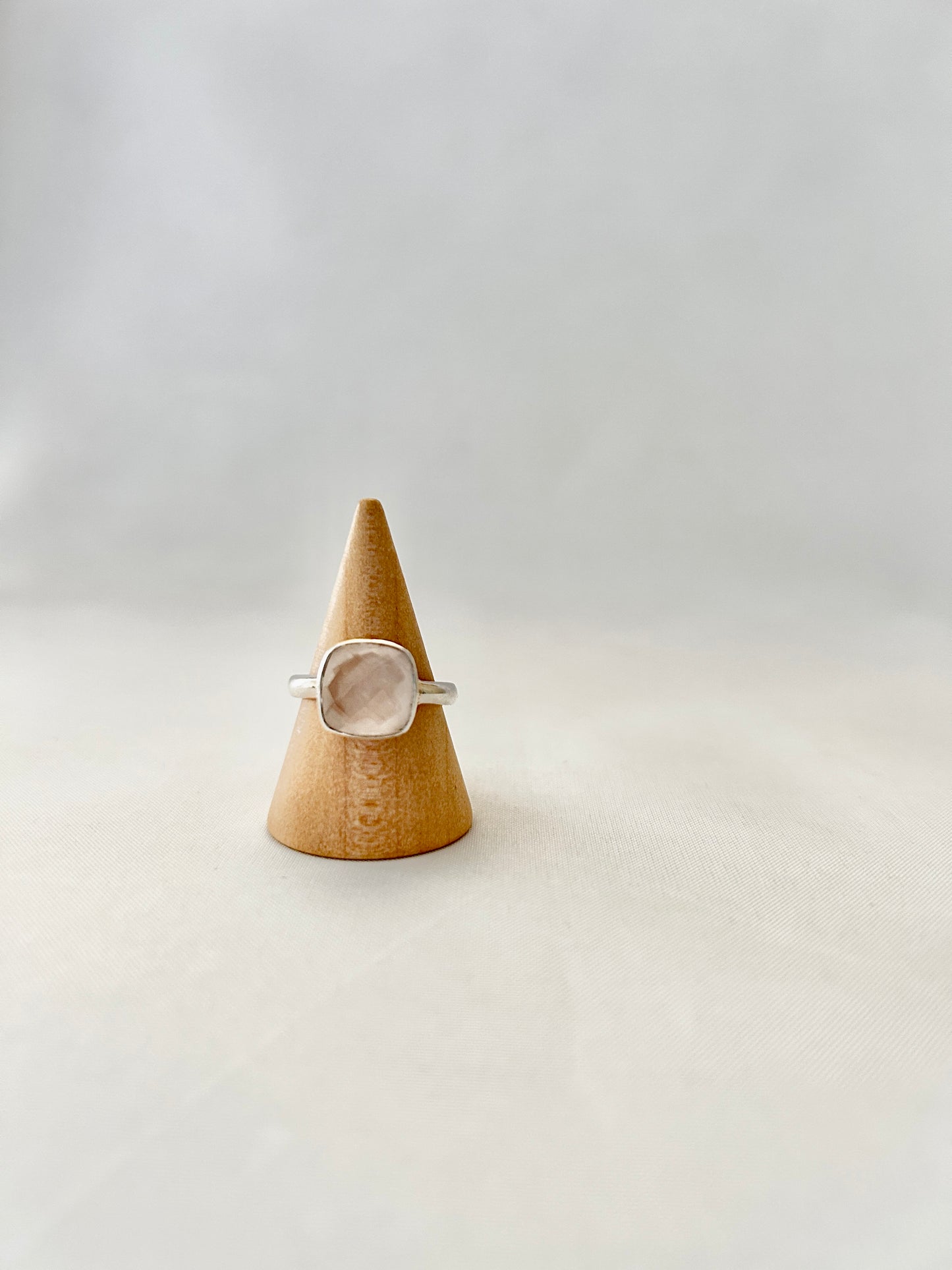 Anillo cuarzo rosa cuadradito
