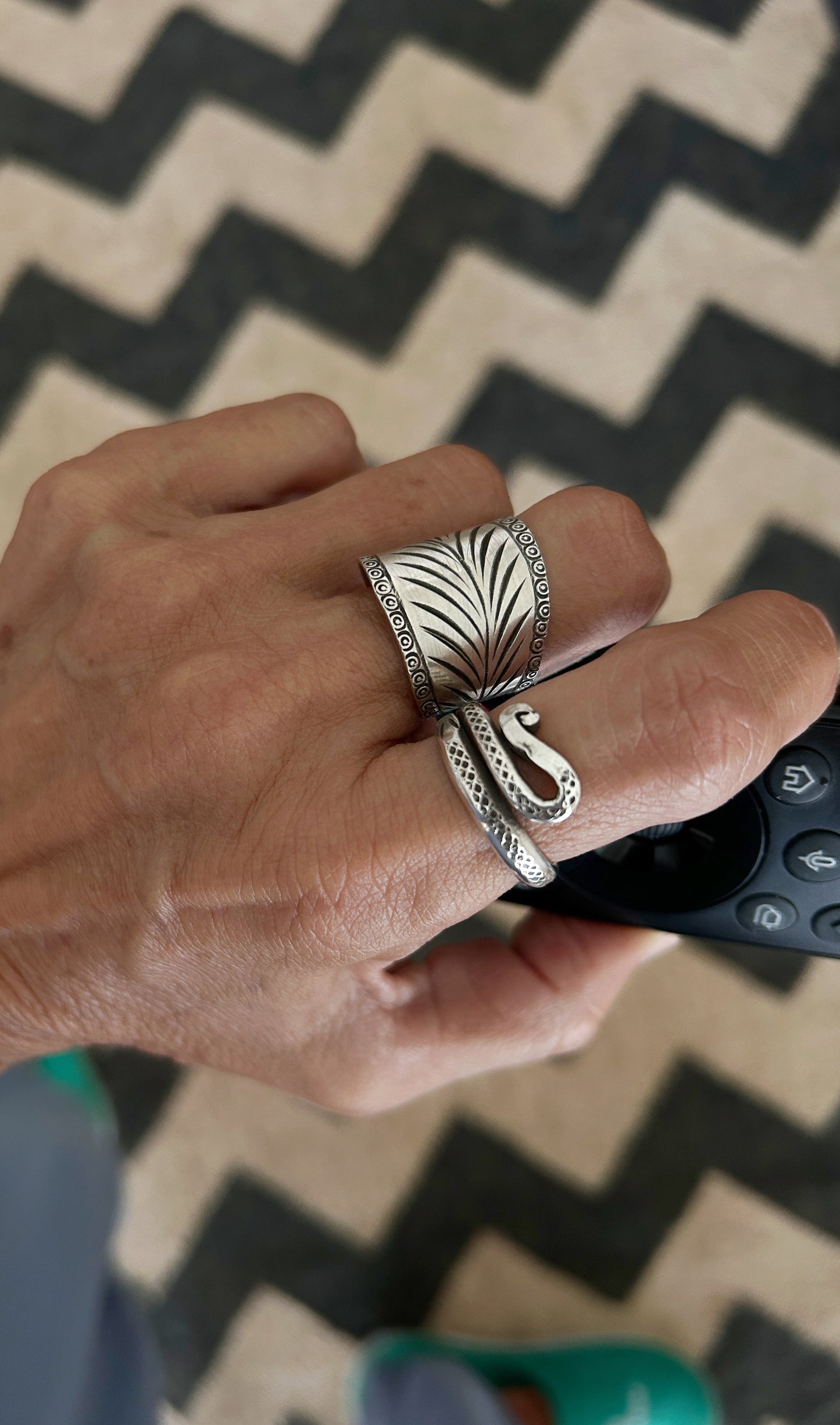 Anillo banda hojas