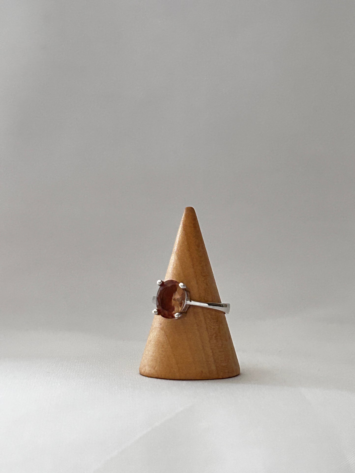 Anillo solitario sultanita rectangular