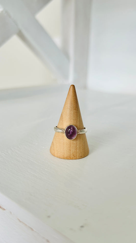 Mini amethyst ring
