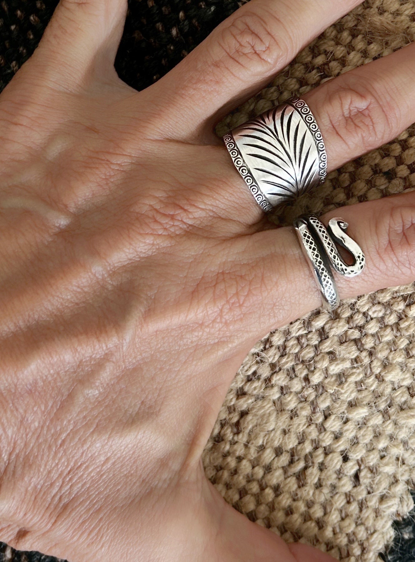 Anillo banda hojas