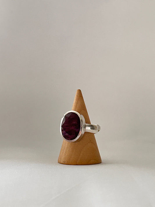 Anillo OVal Rubí