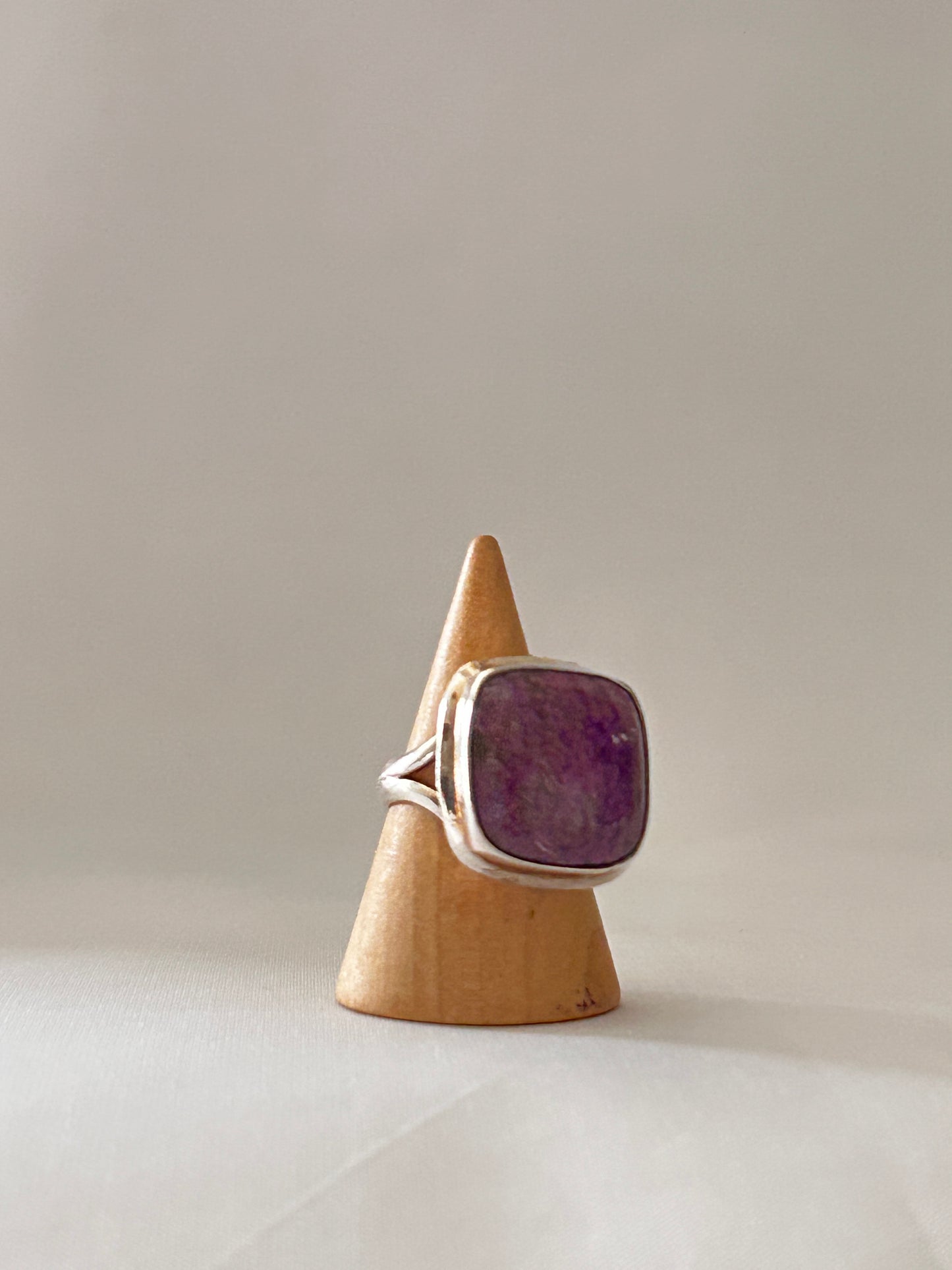 Anillo cuadrado maxi Purpurita