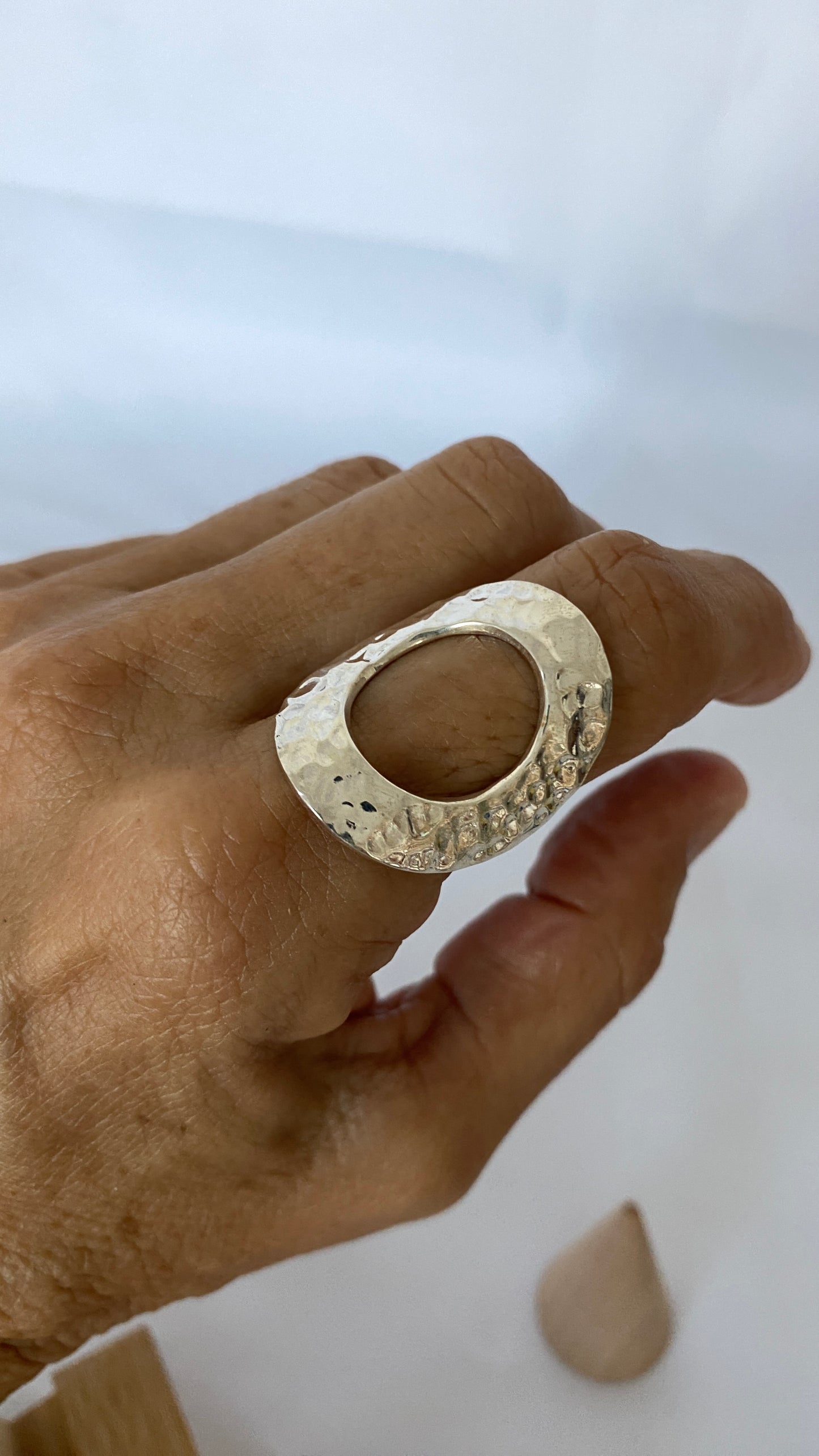 Anillo oval Maxi martillado