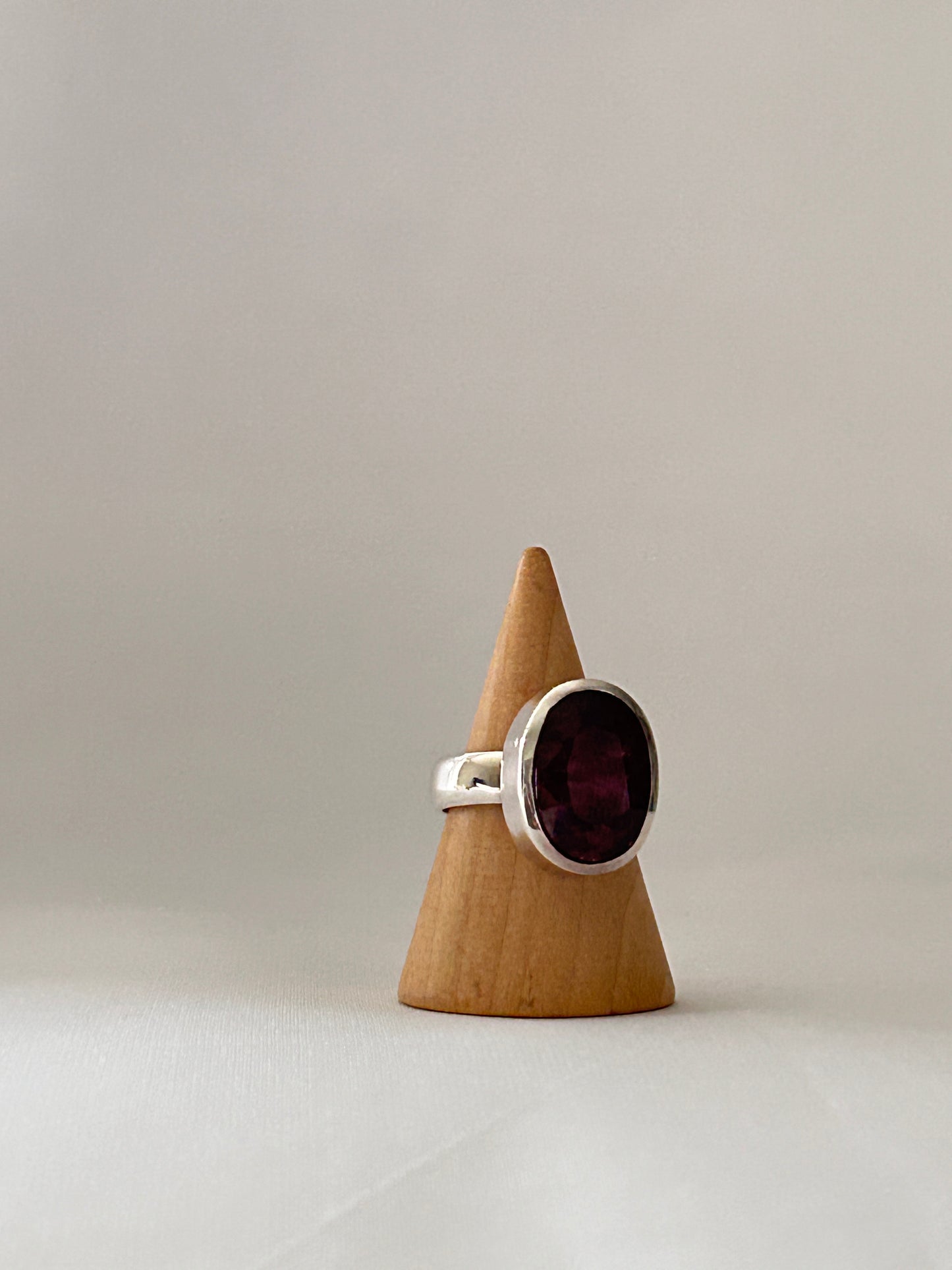 Anillo OVal Rubí