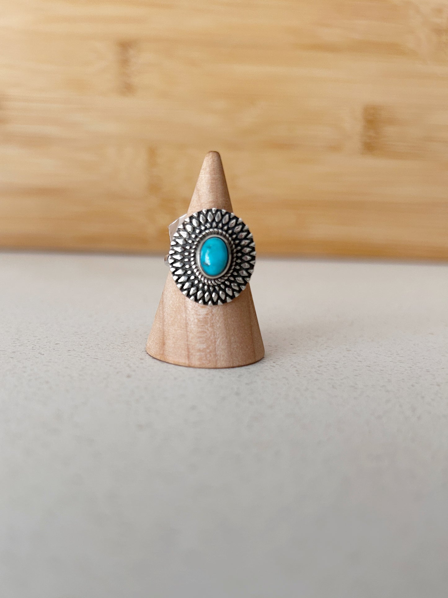 Anillo oval turquesa labrado