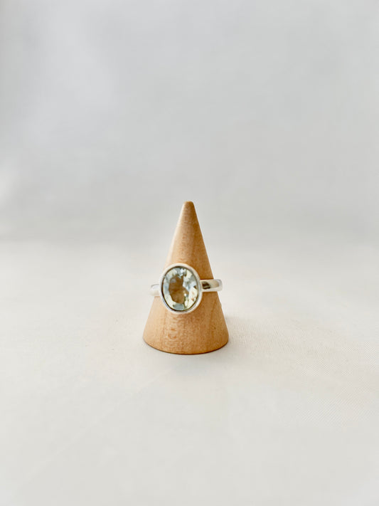 Anillo oval amatista verde