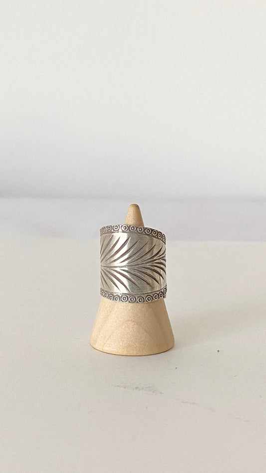 Anillo banda hojas