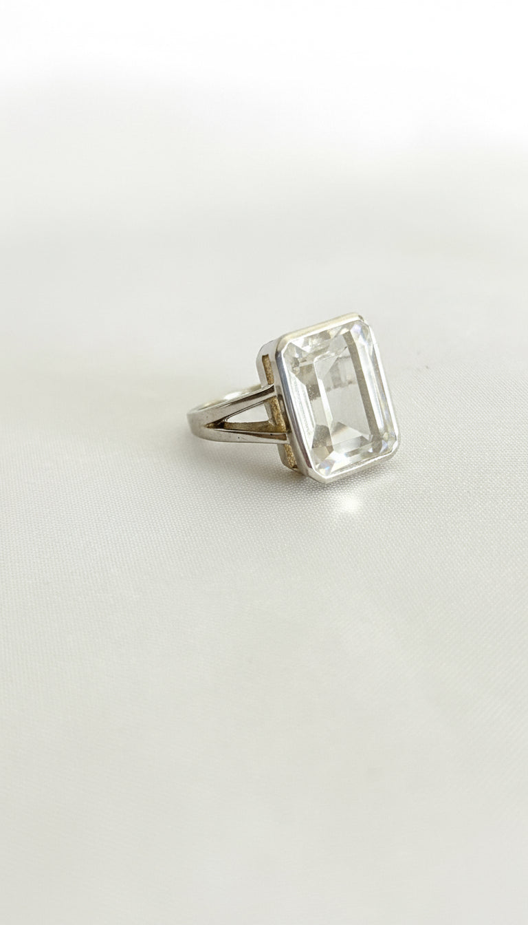 Anillo rectangular zircon