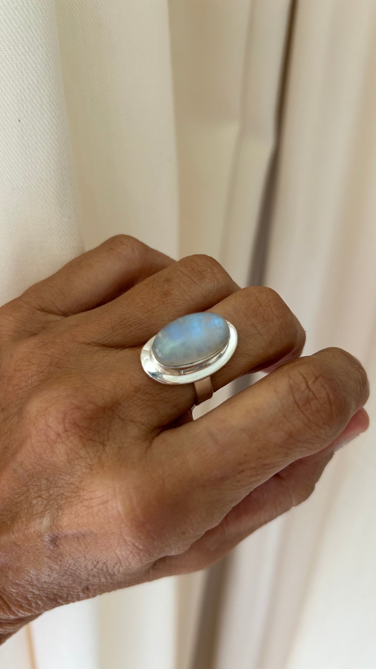 Anillo oval piedra luna
