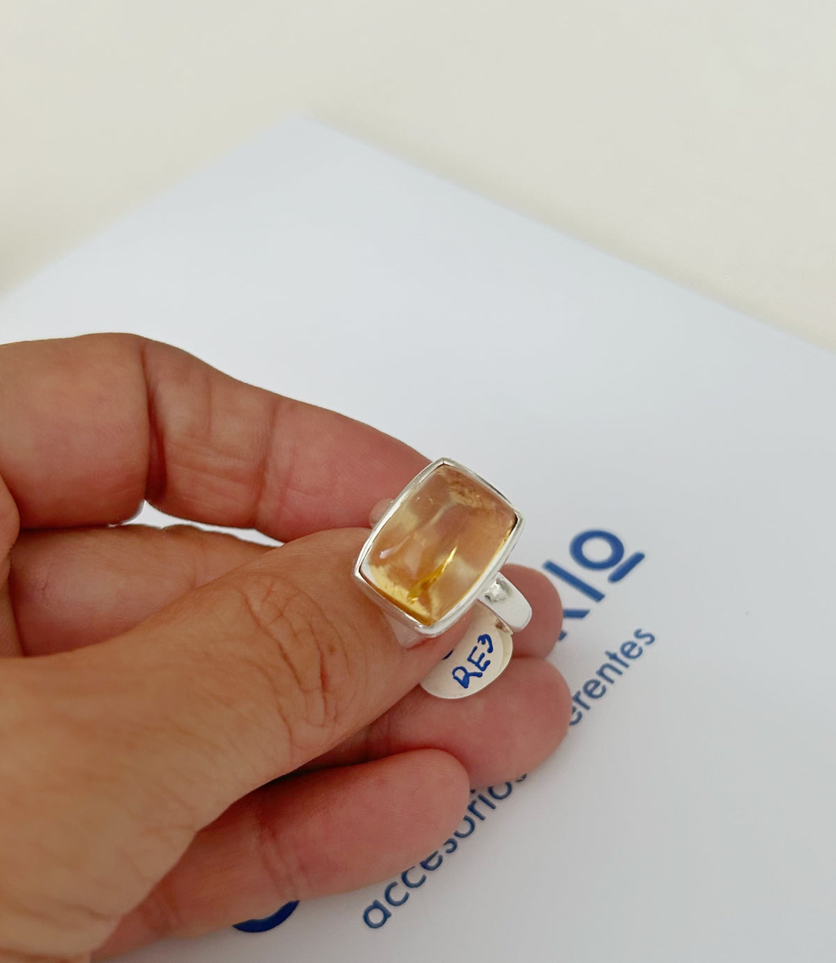 Anillor rectangular ambar