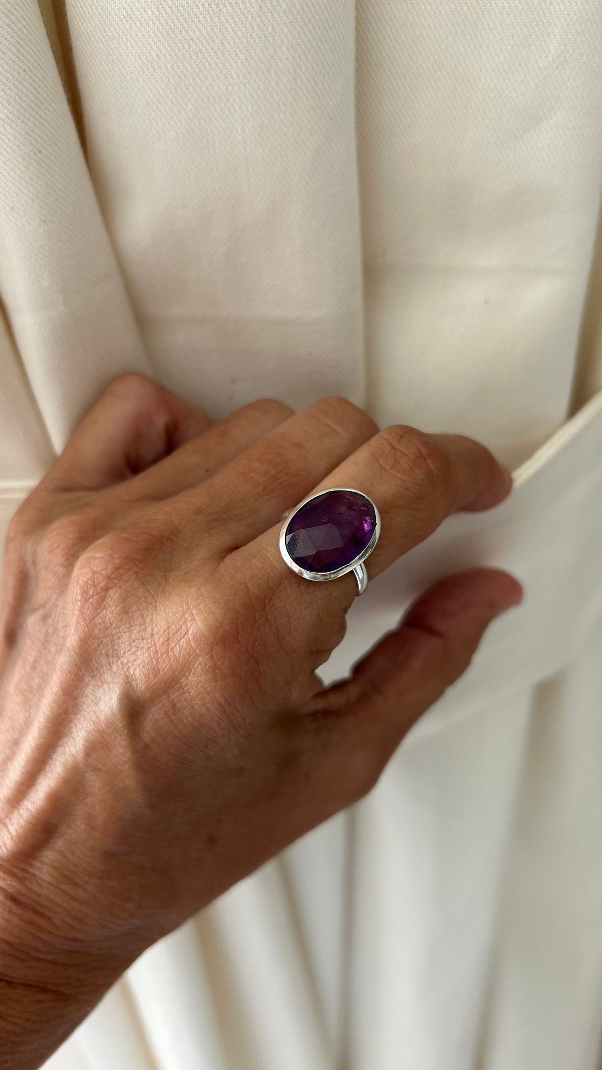 Anillo oval amatista