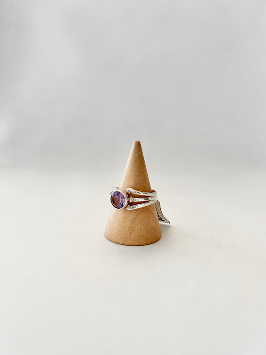 Anillo solitario redondo Amatista