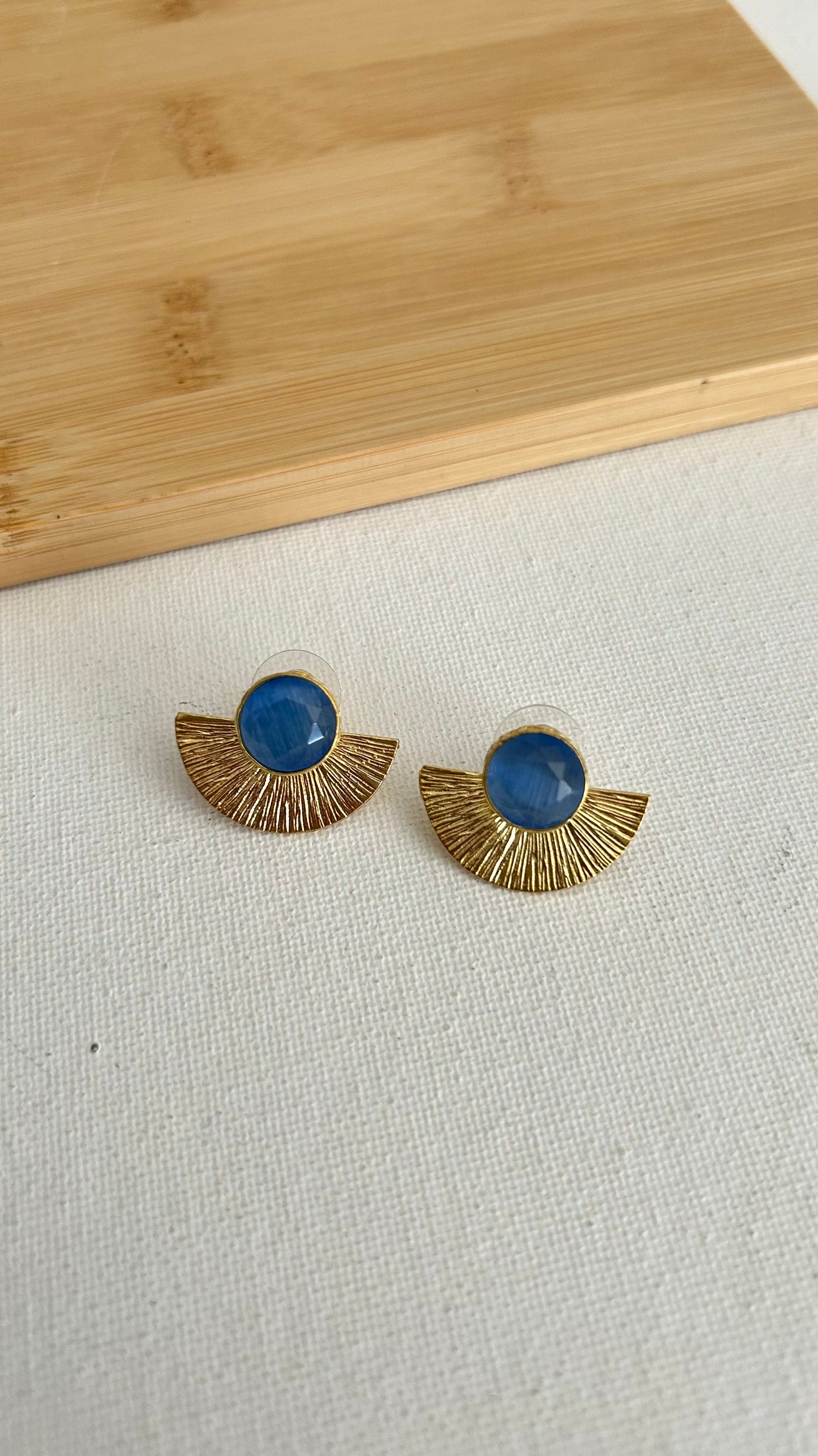 Aretes dorados topos