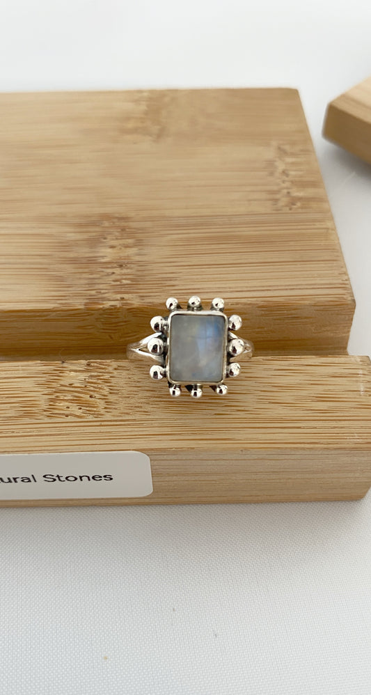 Anillo puntitos piedra luna