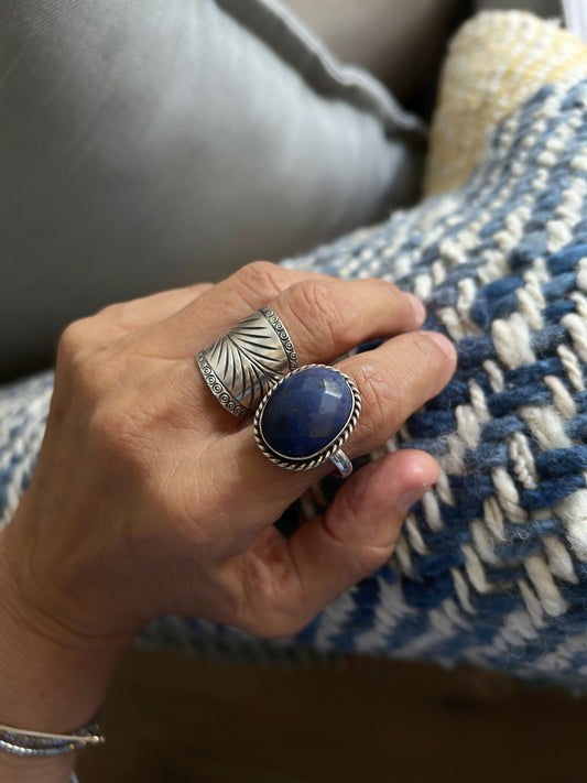 Anillo oval labrado