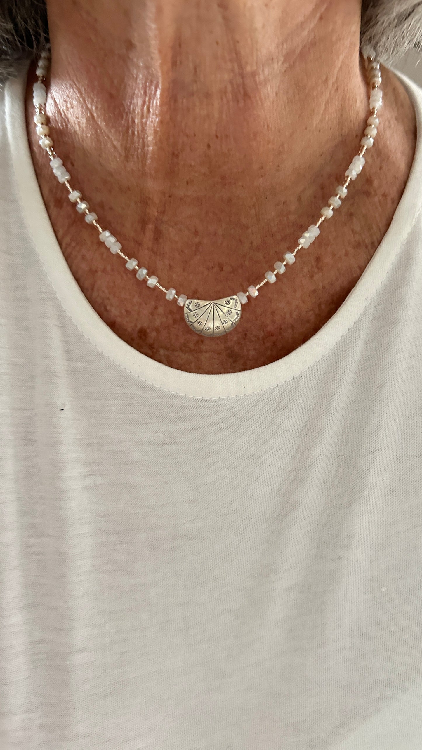 Gargantilla media luna