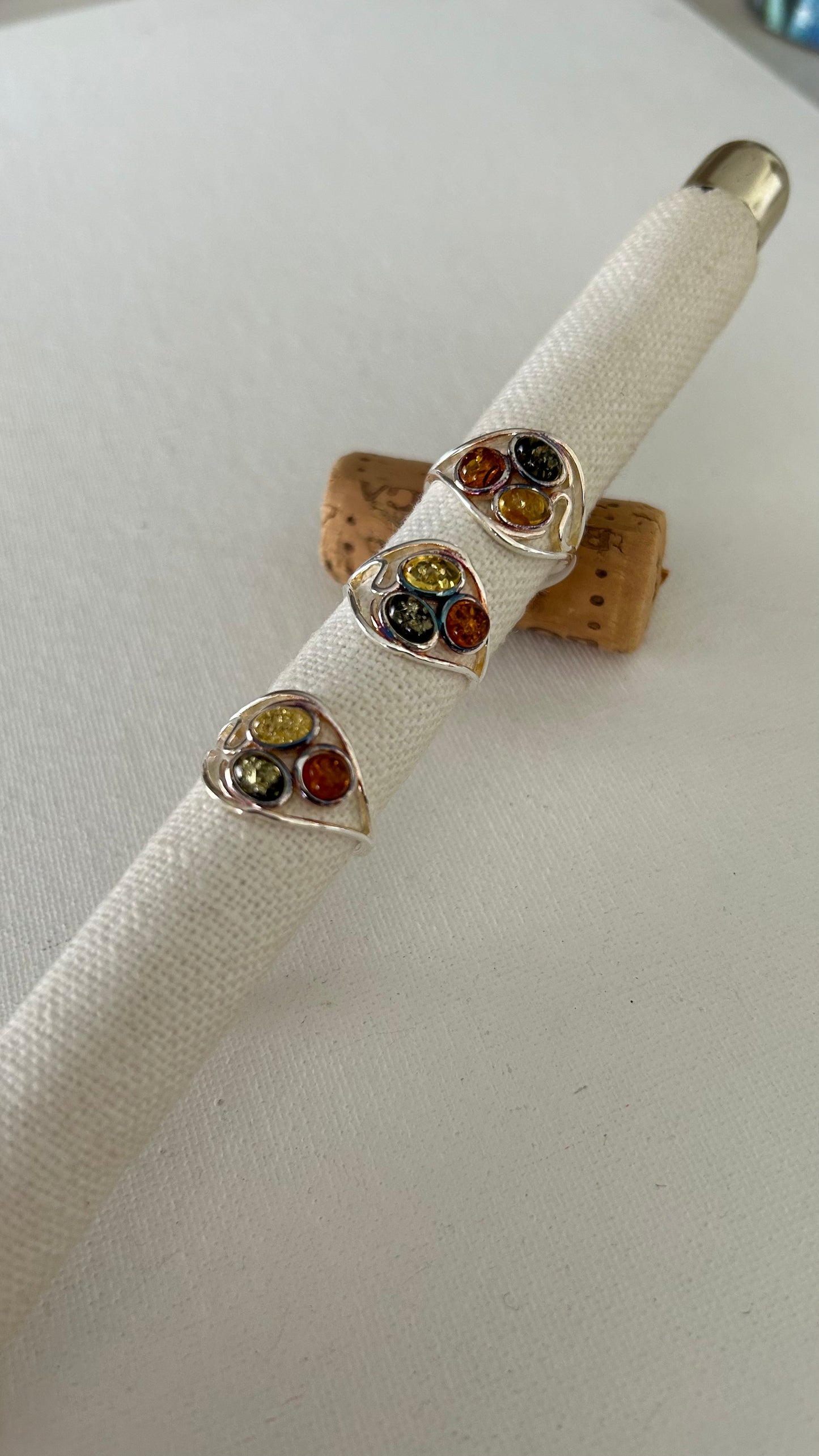 Anillo multicolor ambar