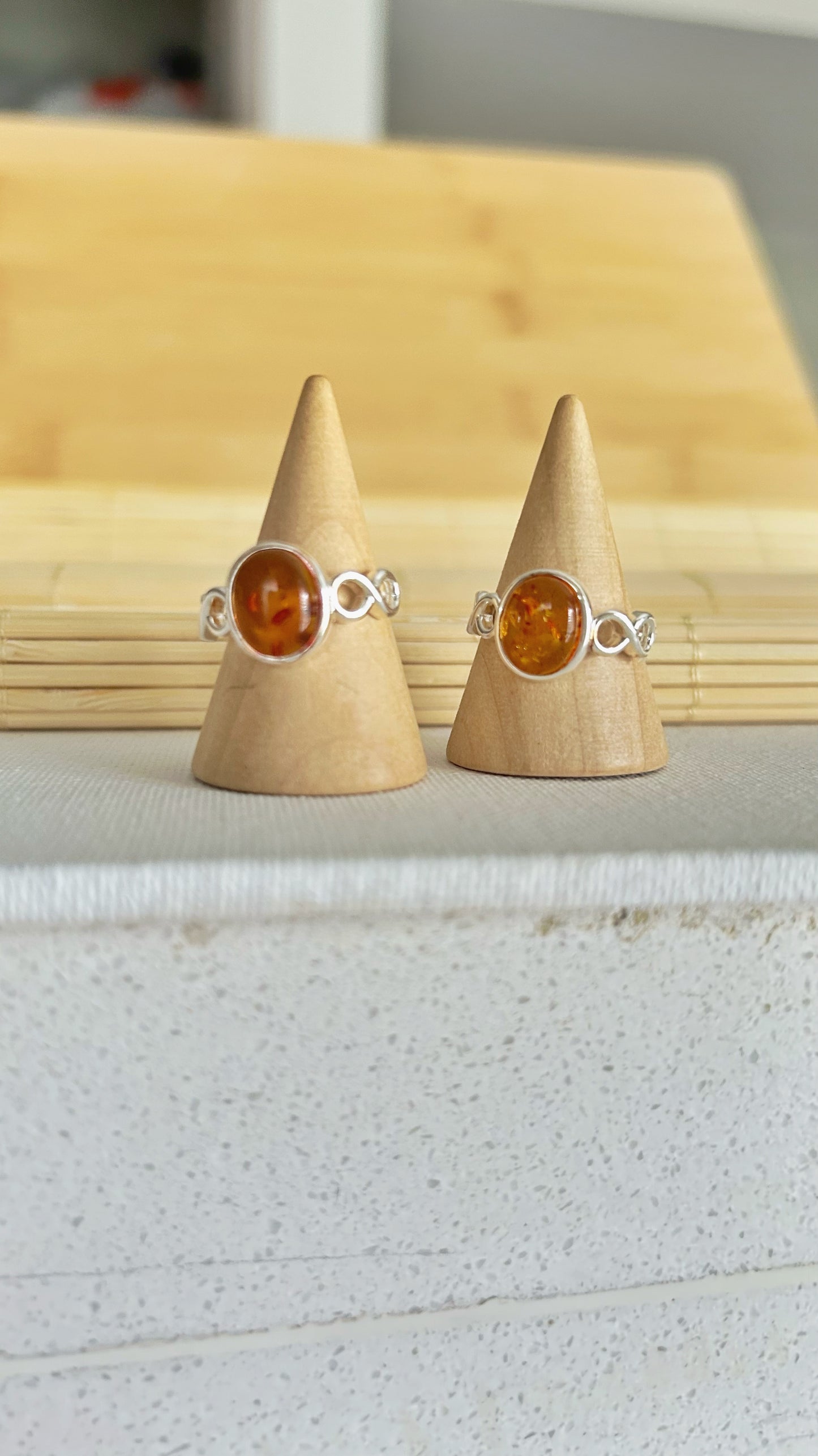 Anillo oval ambar cognac