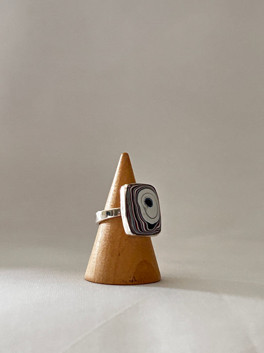 Anillo fordita blanco y negro