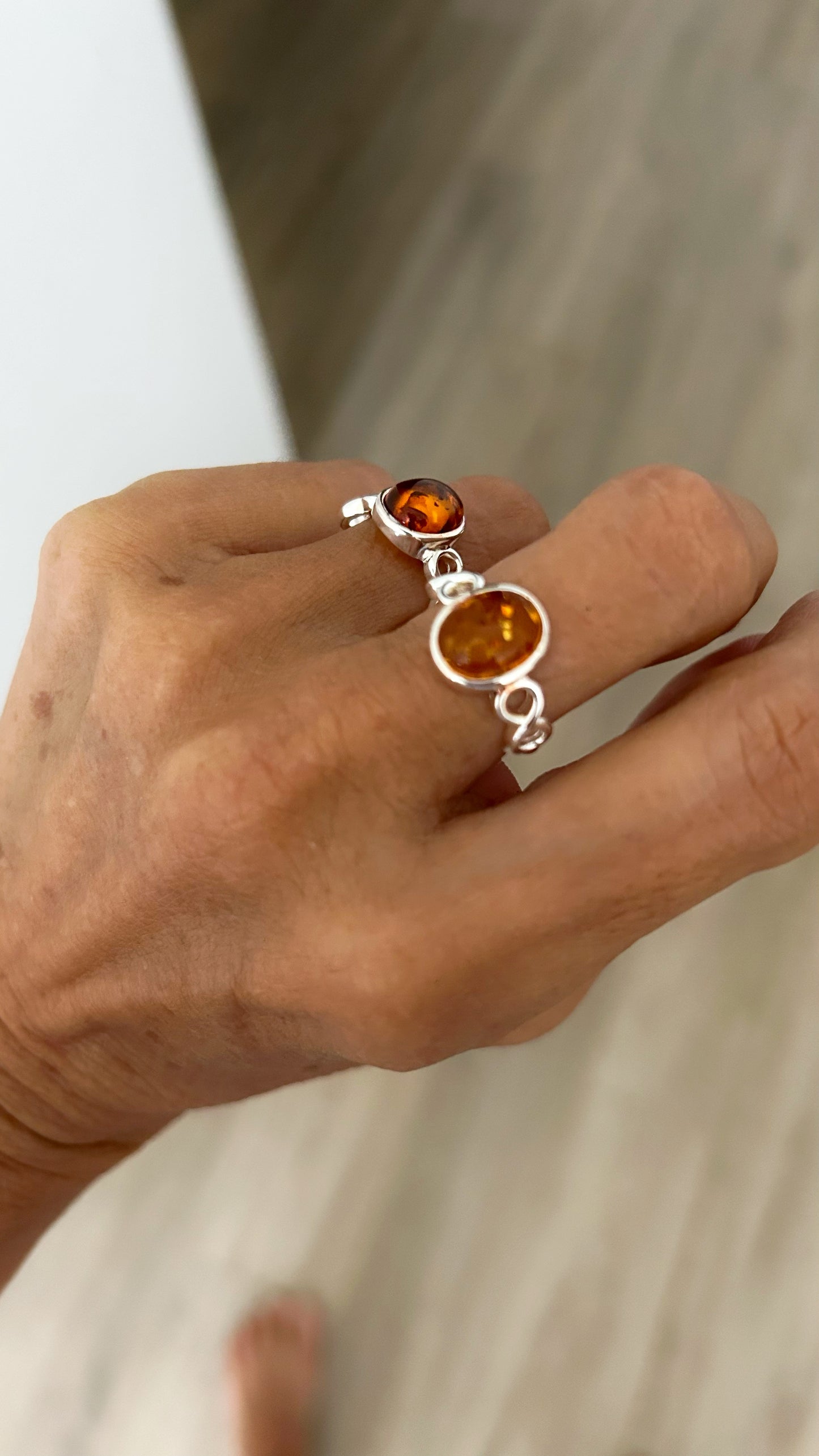 Anillo oval ambar cognac