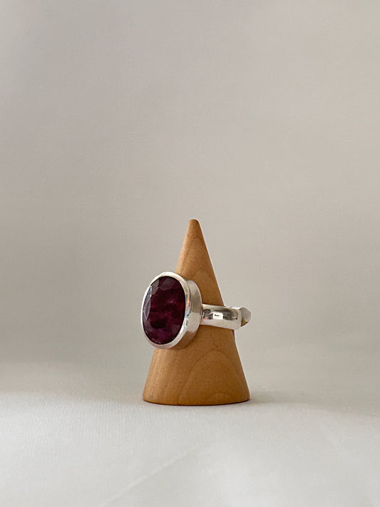 Anillo OVal Rubí