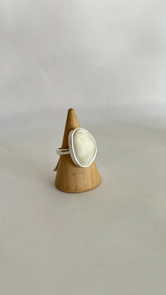 Anillo irregular Blanco cuarzo lechozo