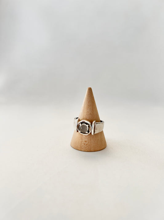 Anillo banda cuarzo rosa