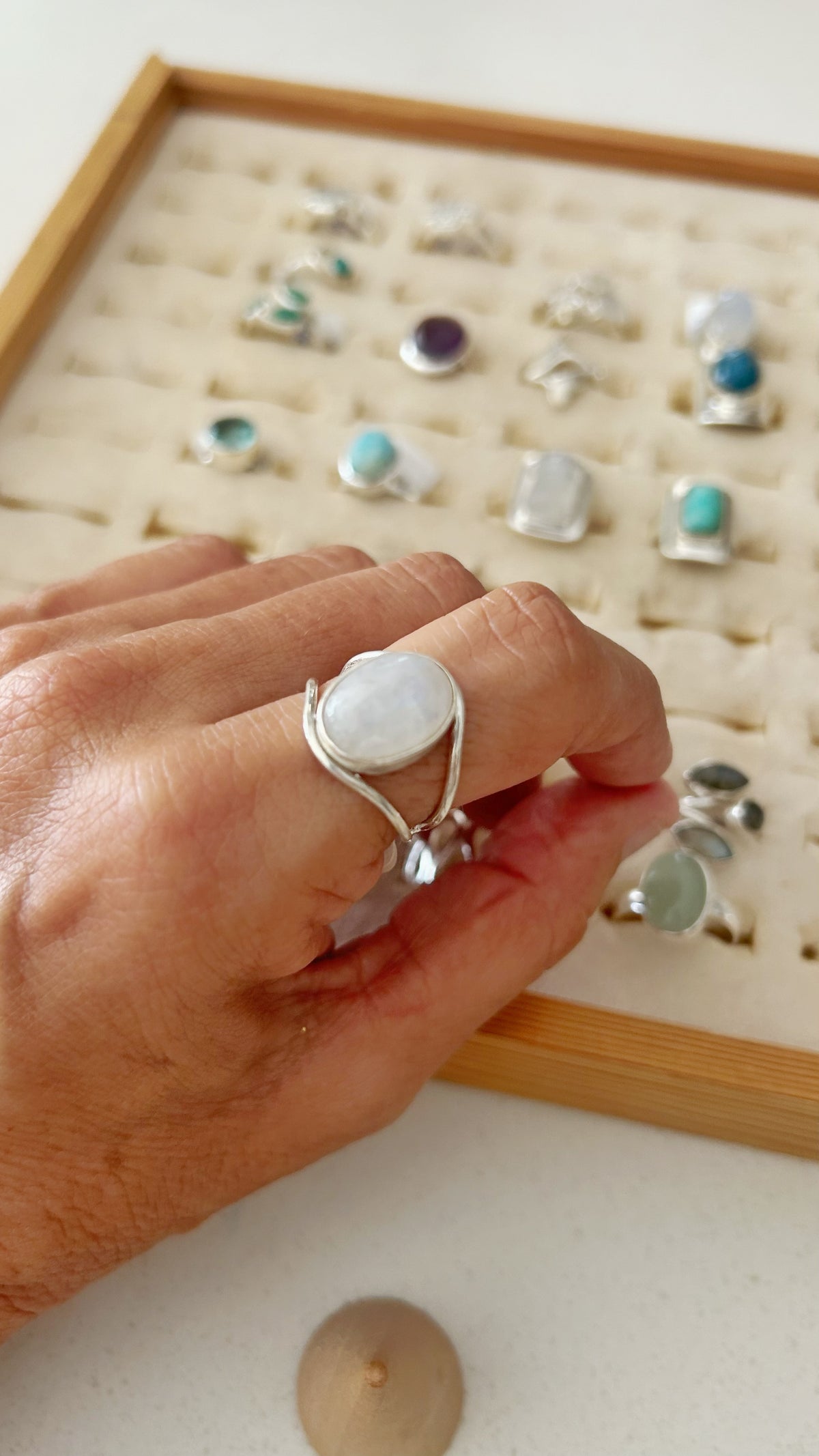 Anillo oval abierto moonstone