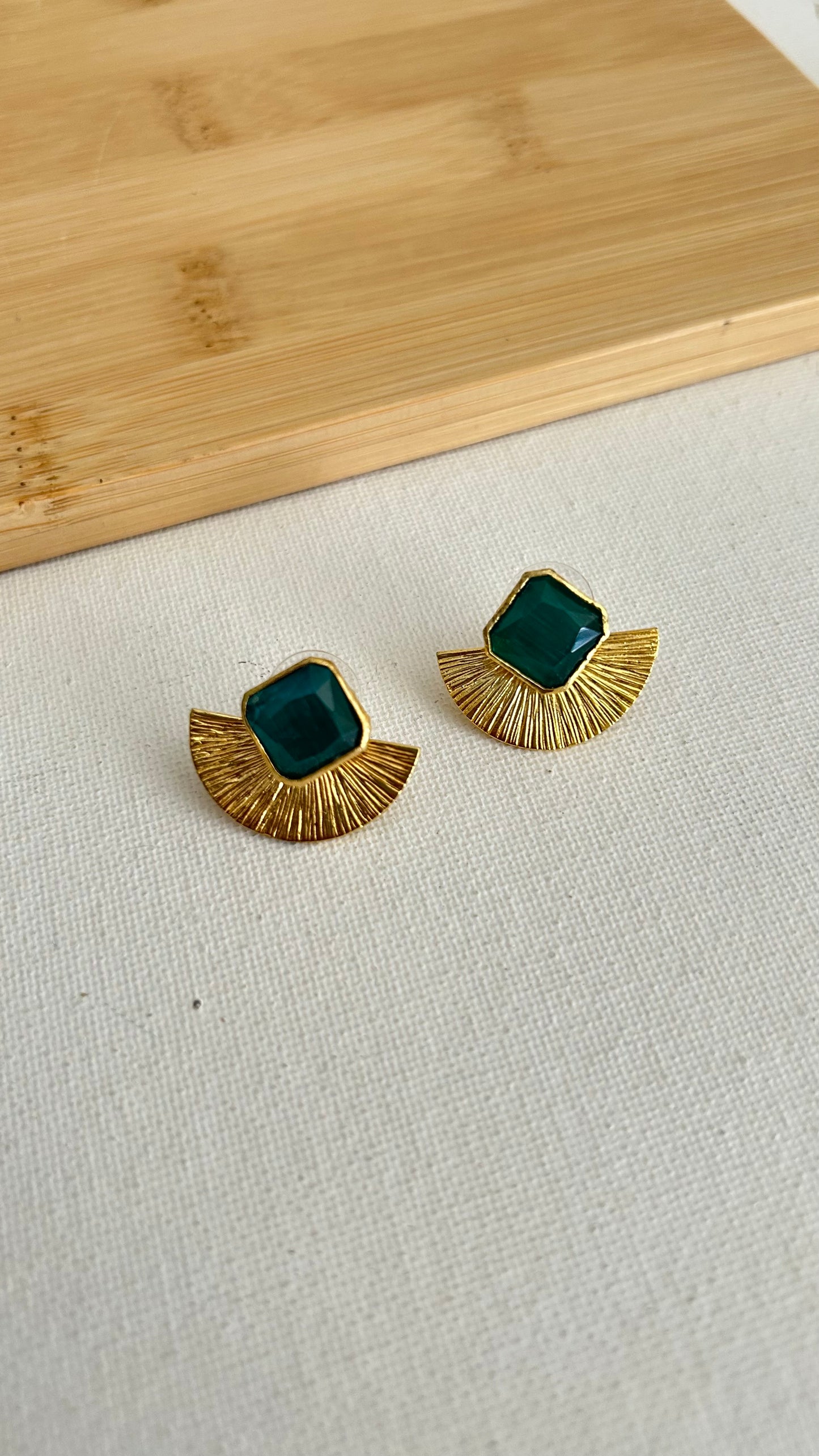 Aretes dorados topos