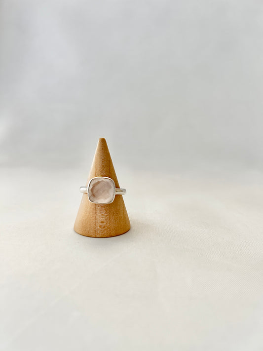 Anillo cuarzo rosa cuadradito