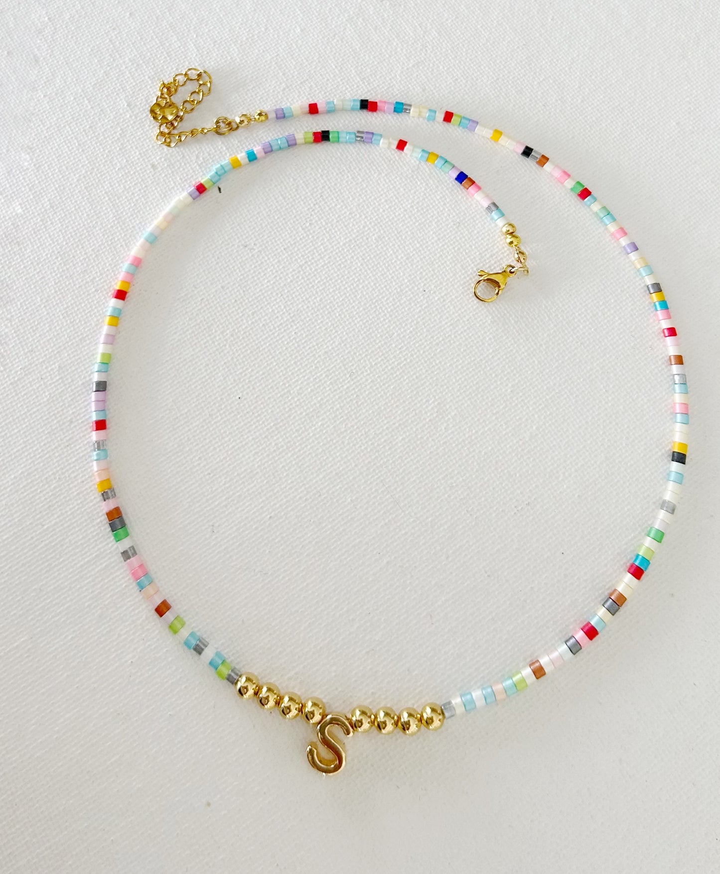 Gargantilla arcoiris letra