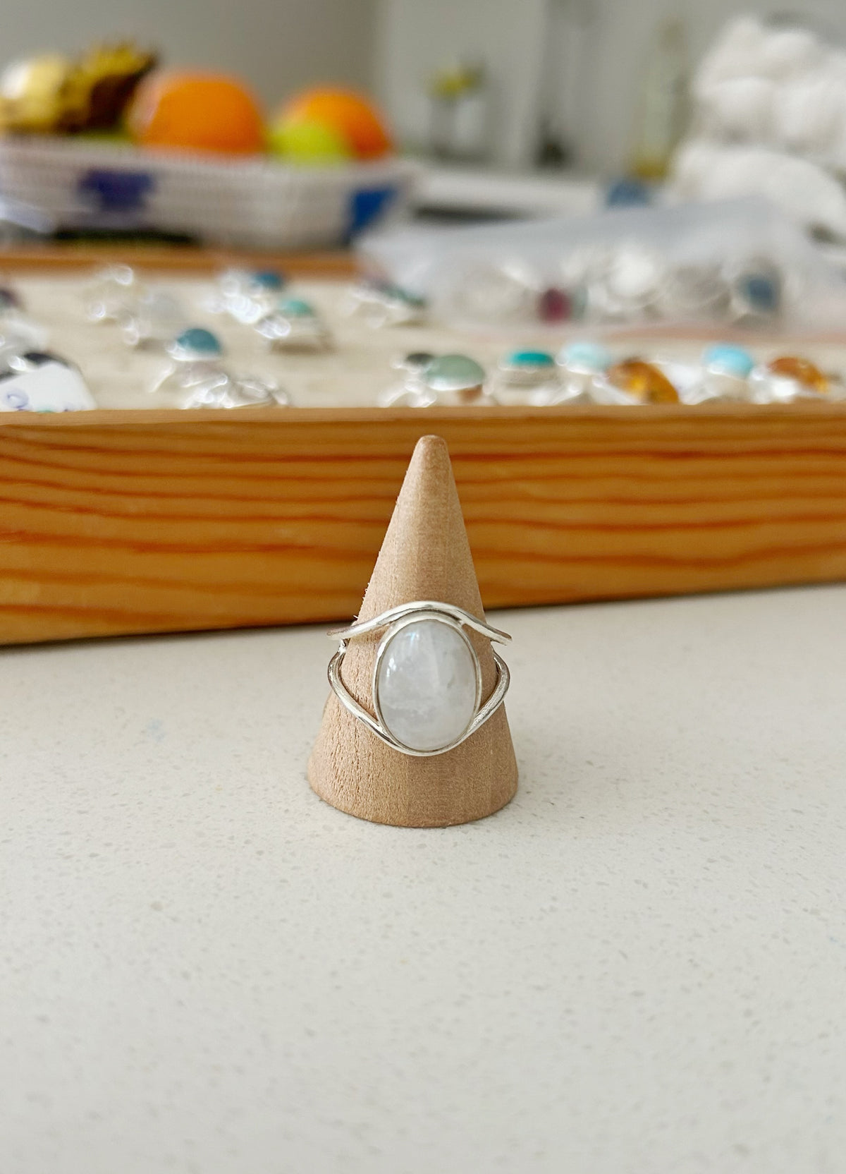Anillo oval abierto moonstone