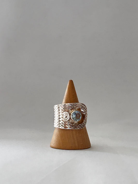 Anillo banda topacio