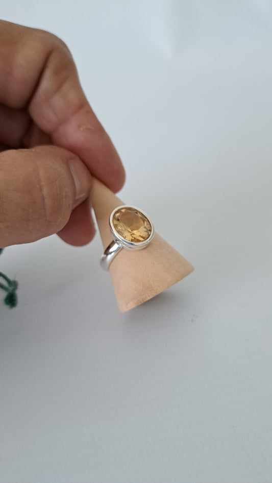 Anillo oval citrino